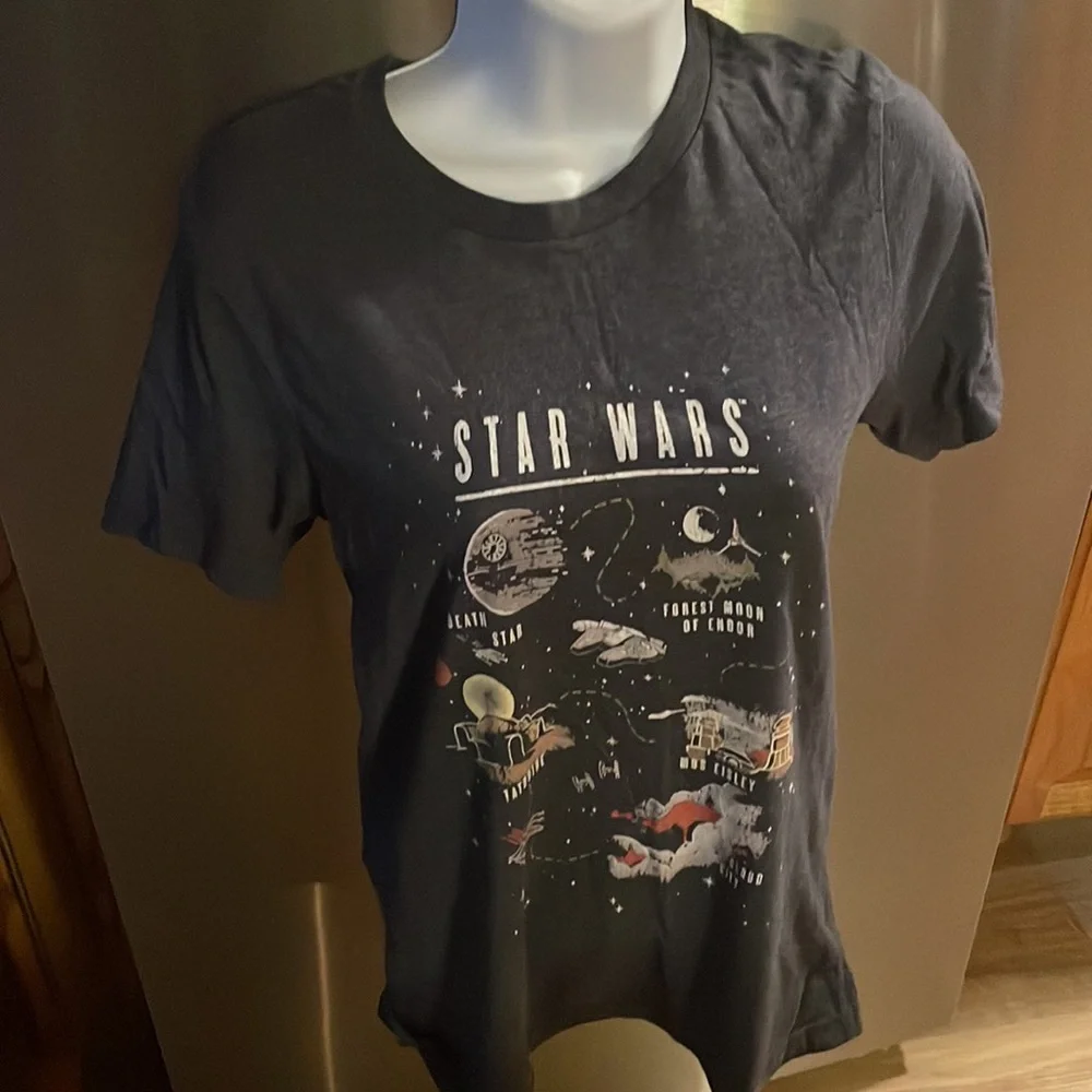 🚫SOLD🚫 Starwars T-shirt👽🪐 - Picture 3 of 10